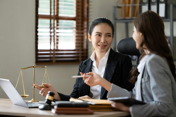 Naviguer dans le droit des agents commerciaux avec un avocat dédié